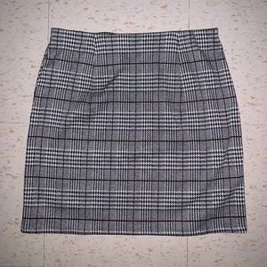 black and white mini houndstooth print skirt